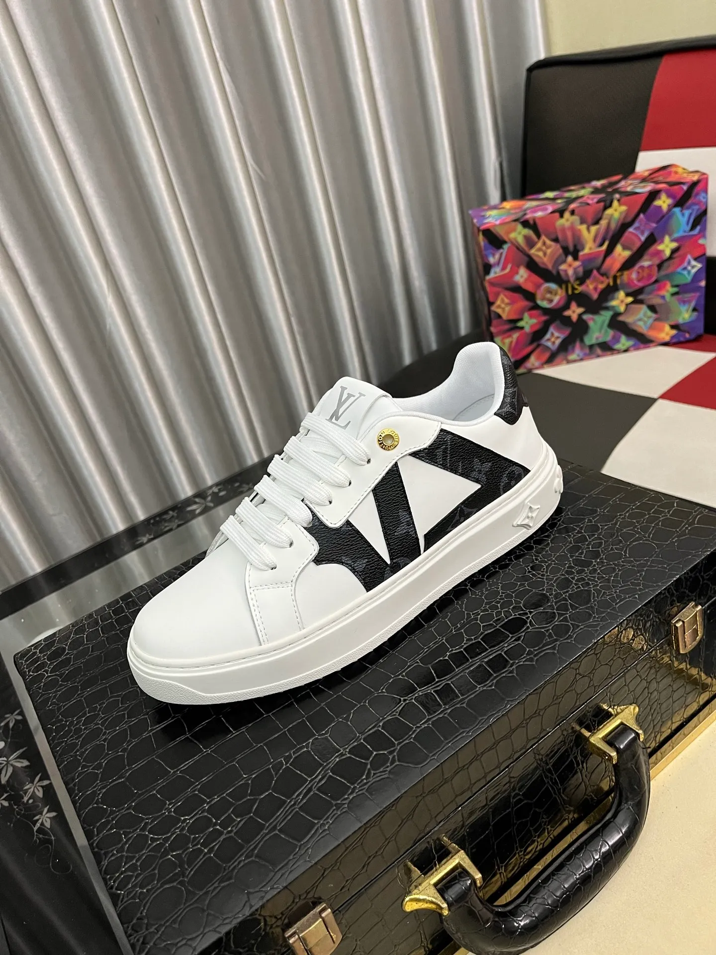 Men's shoes 💰520⌚️⌚️LV Louis Vuitton. The latest fashionable casual shoes are popular in physical stores. New spring and summer comfortable imported custom original cowhide, unique jacquard fabric element design. With sheepskin lining, Lv original bottom, [sun][sun] high-end packaging and high quality💪Details determine the quality, you can enter and leave the counter at will, welcome to compare🇮🇹Number of sizes 38-445️⃣Color options available